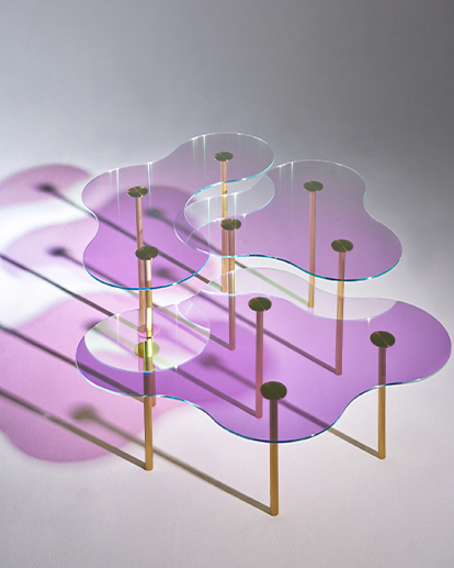 Plexiglass Maroc utilisé pour un mobilier design transparent et coloré aux formes organiques